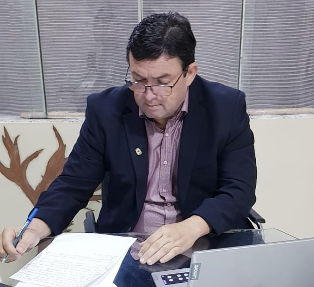 Vereador Paulo Nery reclama da falta de central de ar condicionado na UBS de São Joaquim do Pacuí