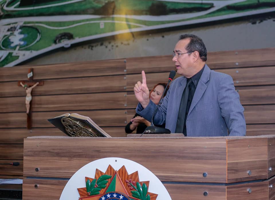 Vereador Rinaldo Martins denuncia falta de leitos no HE.