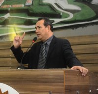 Vereador Rinaldo Martins se posiciona contra o reajuste da tarifa de ônibus.