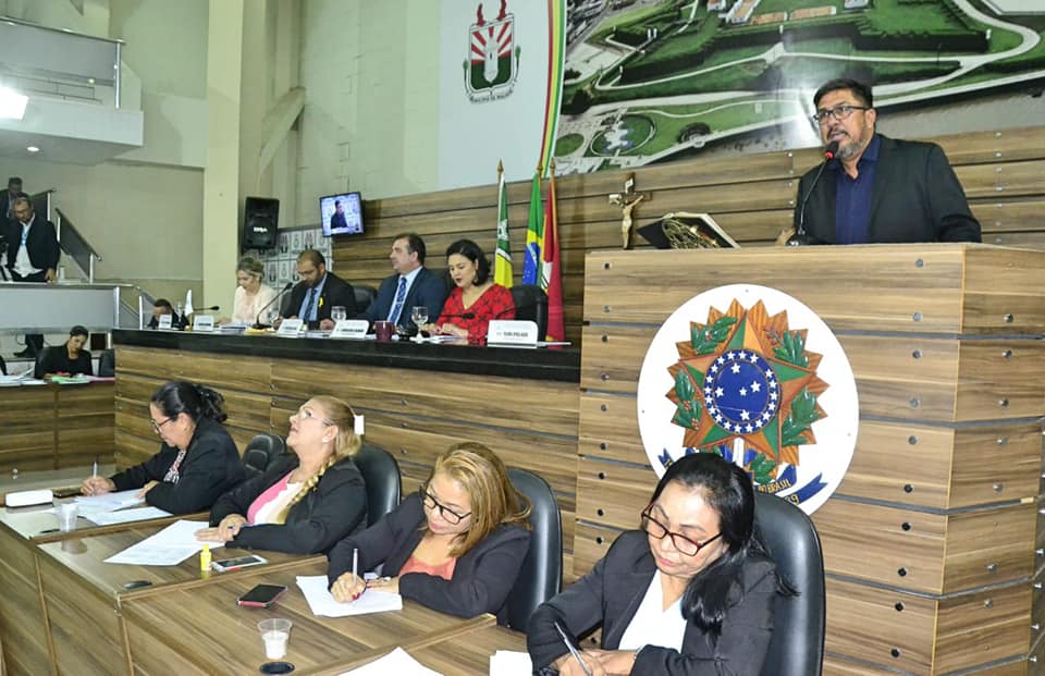 Vereador Rinaldo Martins traz dois convidados à tribuna da Câmara Municipal