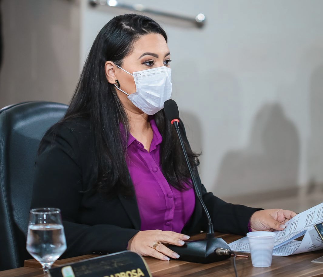 Vereadora Adrianna Ramos requer construção de praça pública e melhorias em bairros da capital