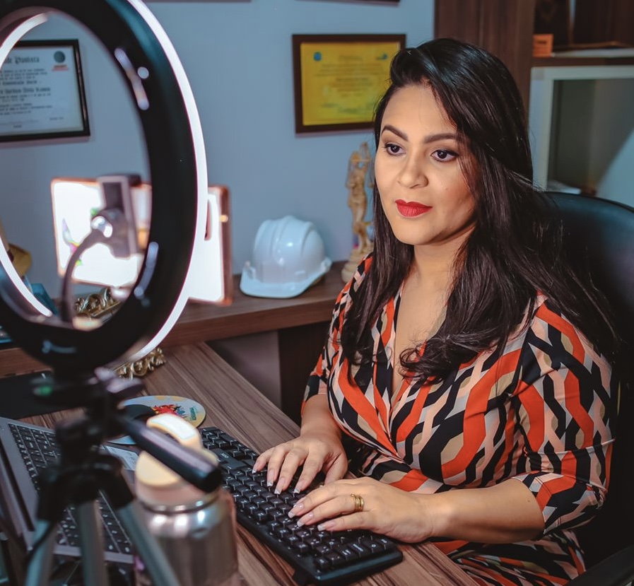 Vereadora Adrianna Ramos tem requerimentos aprovados durante a semana para iluminação e obras no município.