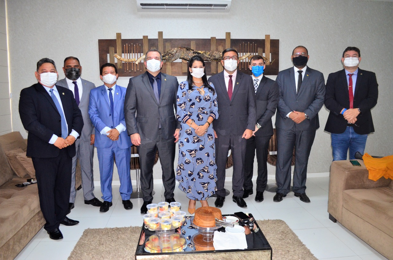 Vereadora Elma Garcia, presidente da Câmara de Vereadores de Santana, busca intercâmbio na CMM