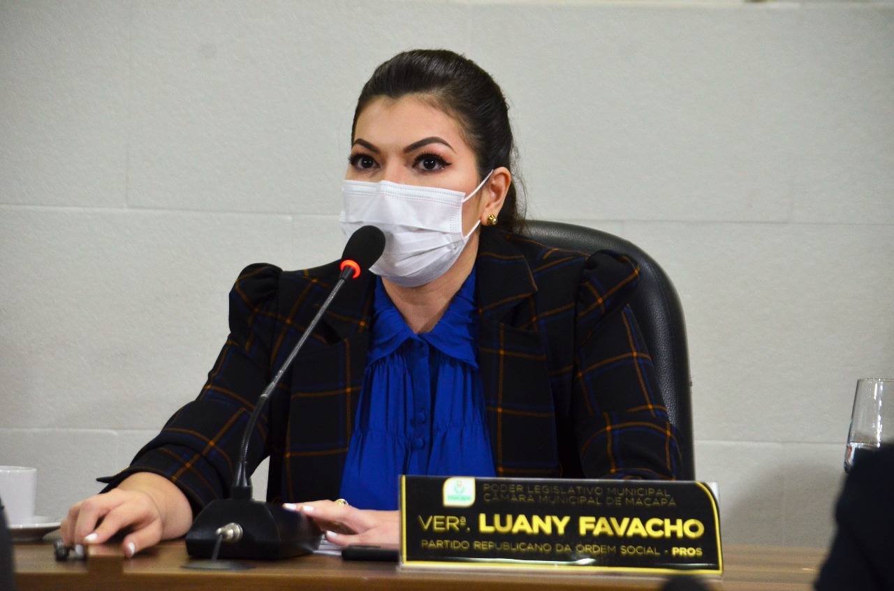 Vereadora Luany Favacho requer melhorias na iluminação pública da cidade