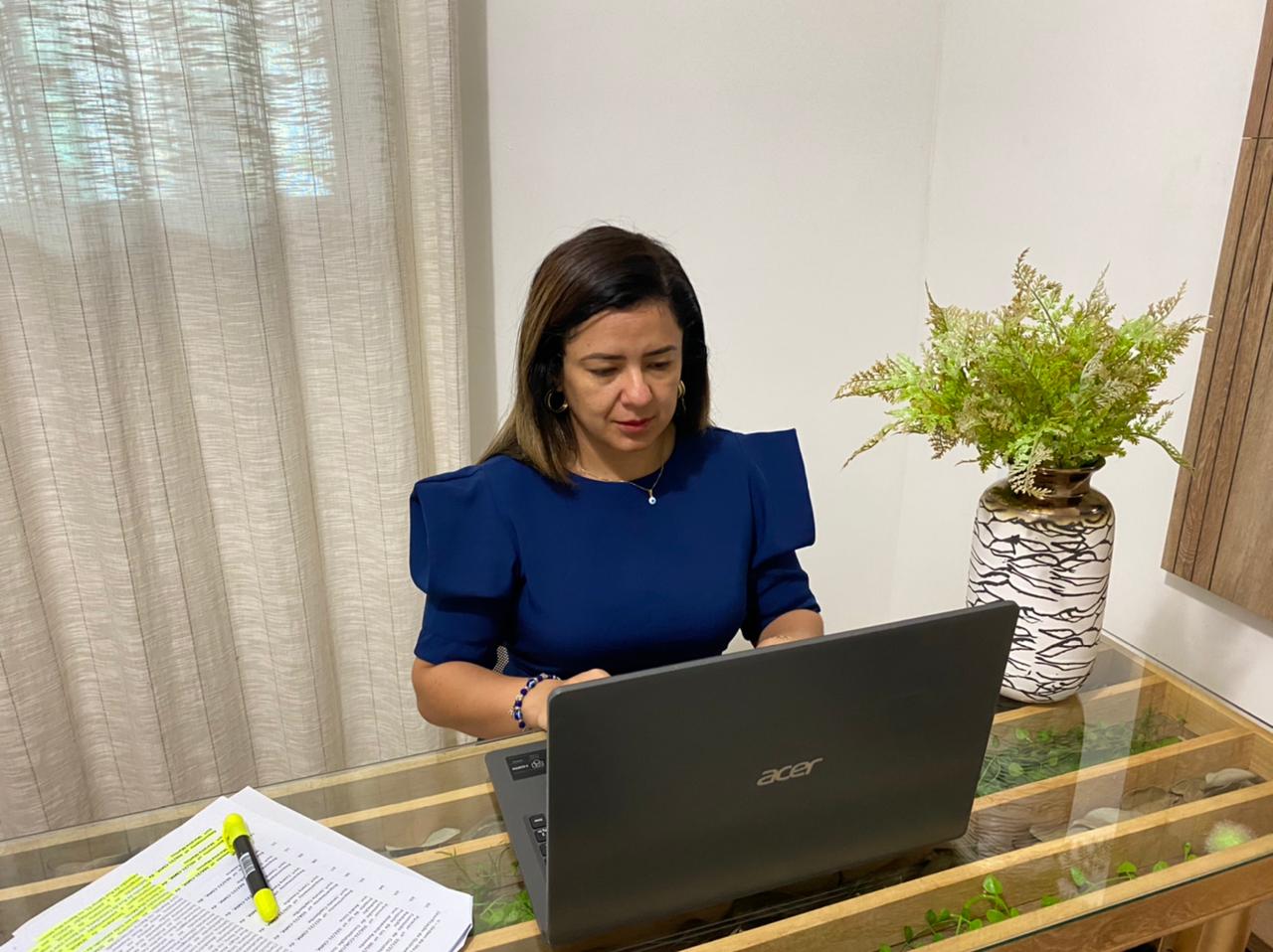 Vereadora Maraína Martins defende asfaltamento para três bairros da capital