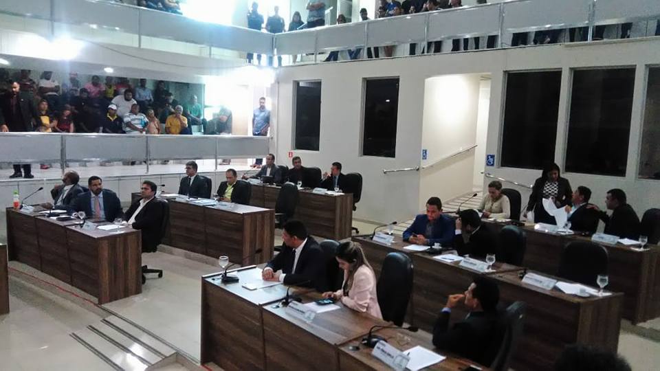 Vereadores aprovam e debatem diversos assuntos na CMM