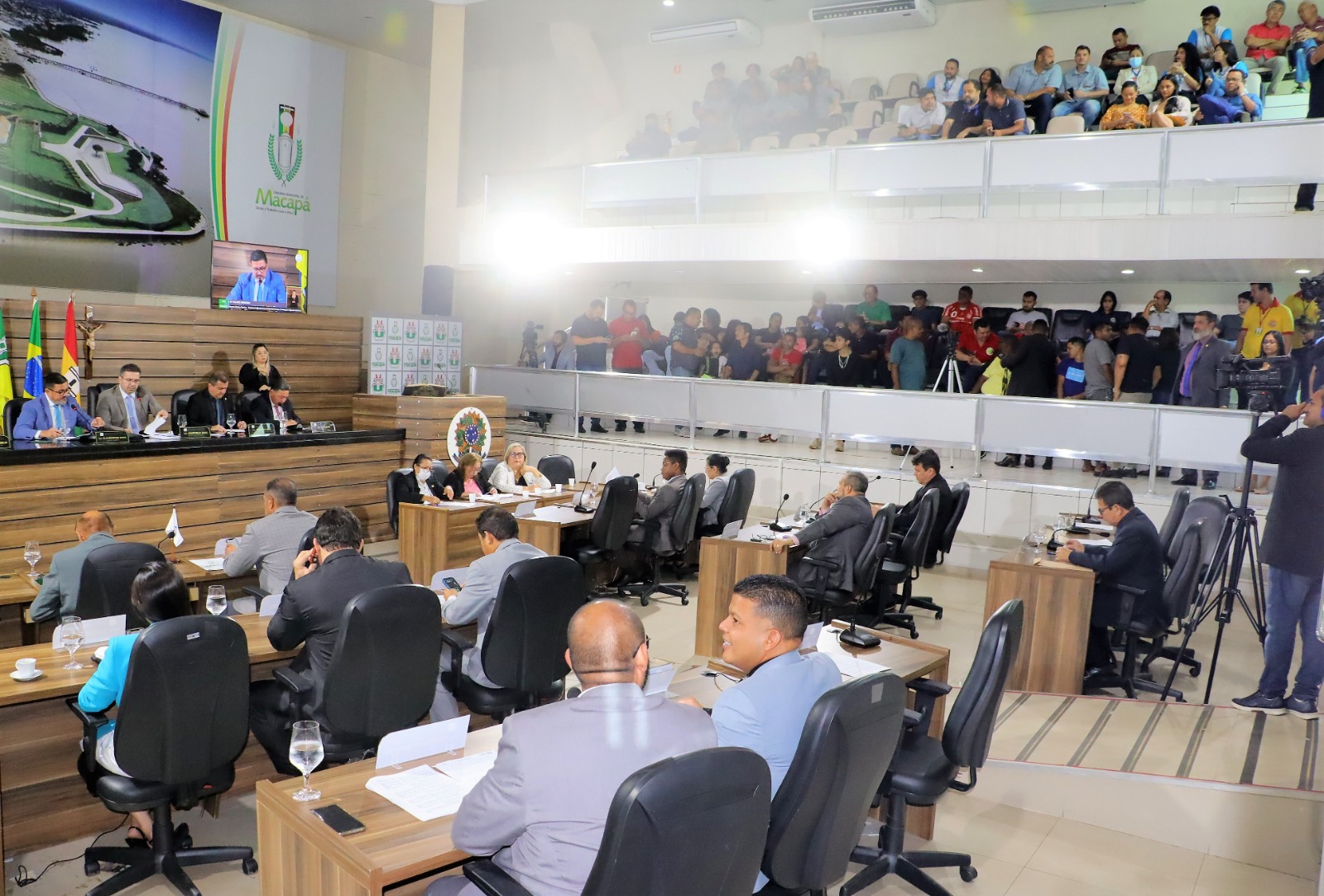 Vereadores aprovam em 2º turno PLC que atende reivindicações dos motoristas de transporte por aplicativos e taxistas