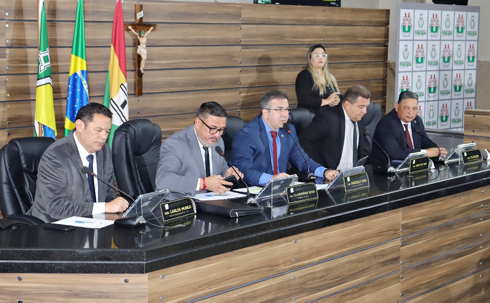 Vereadores aprovam em tempo recorde novo reajuste salarial para servidores municipais