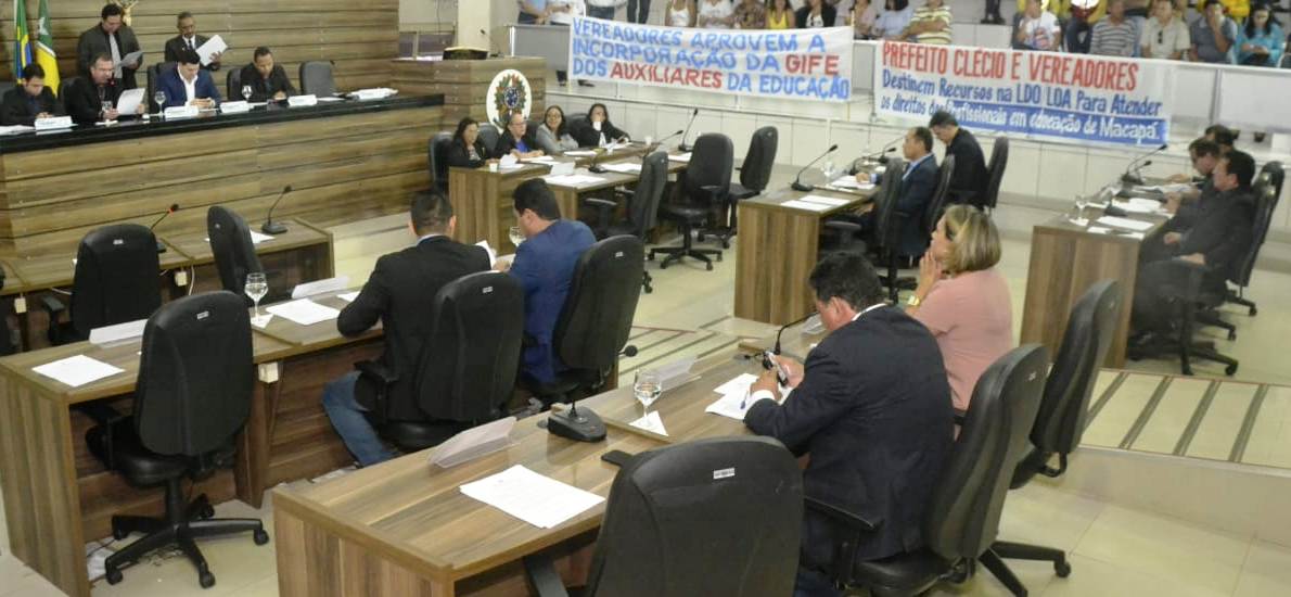Vereadores aprovam incorporação de gratificação para auxiliares de educação