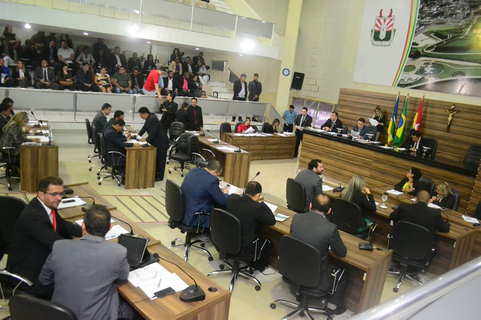 Vereadores começam a apresentar os primeiros Projetos de Lei.