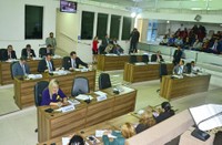 Vereadores debatem as problemáticas da cidade durante sessão ordinária.