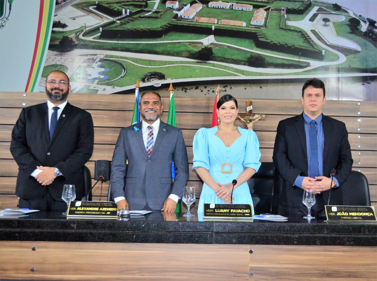 Vereadores homenageiam personalidades macapaenses por relevantes serviços prestados a sociedade