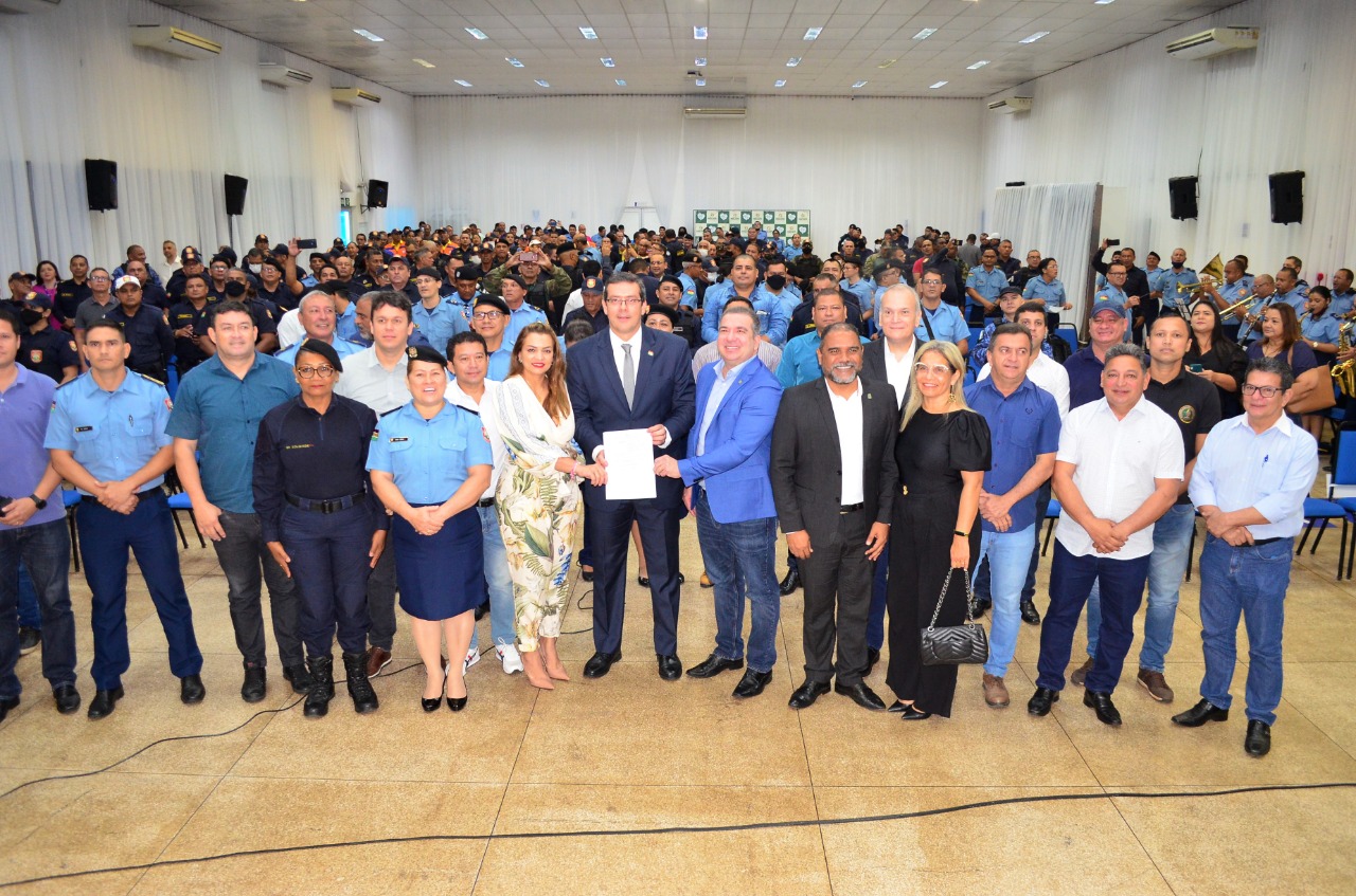 Vereadores participam da solenidade de sanção do novo Estatuto da Guarda Civil Municipal de Macapá