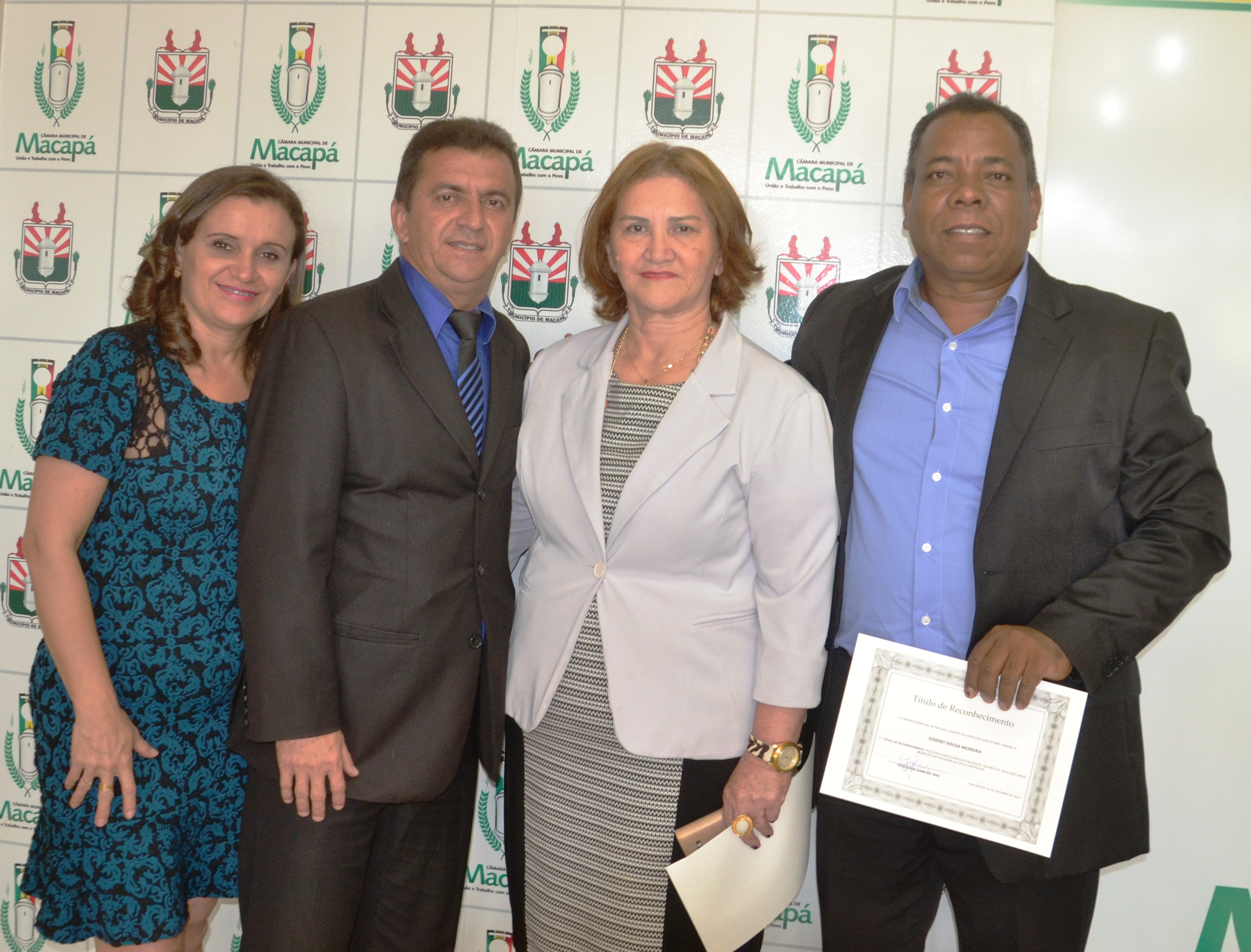 Vereadores rendem homenagens aos professores no dia do mestre.