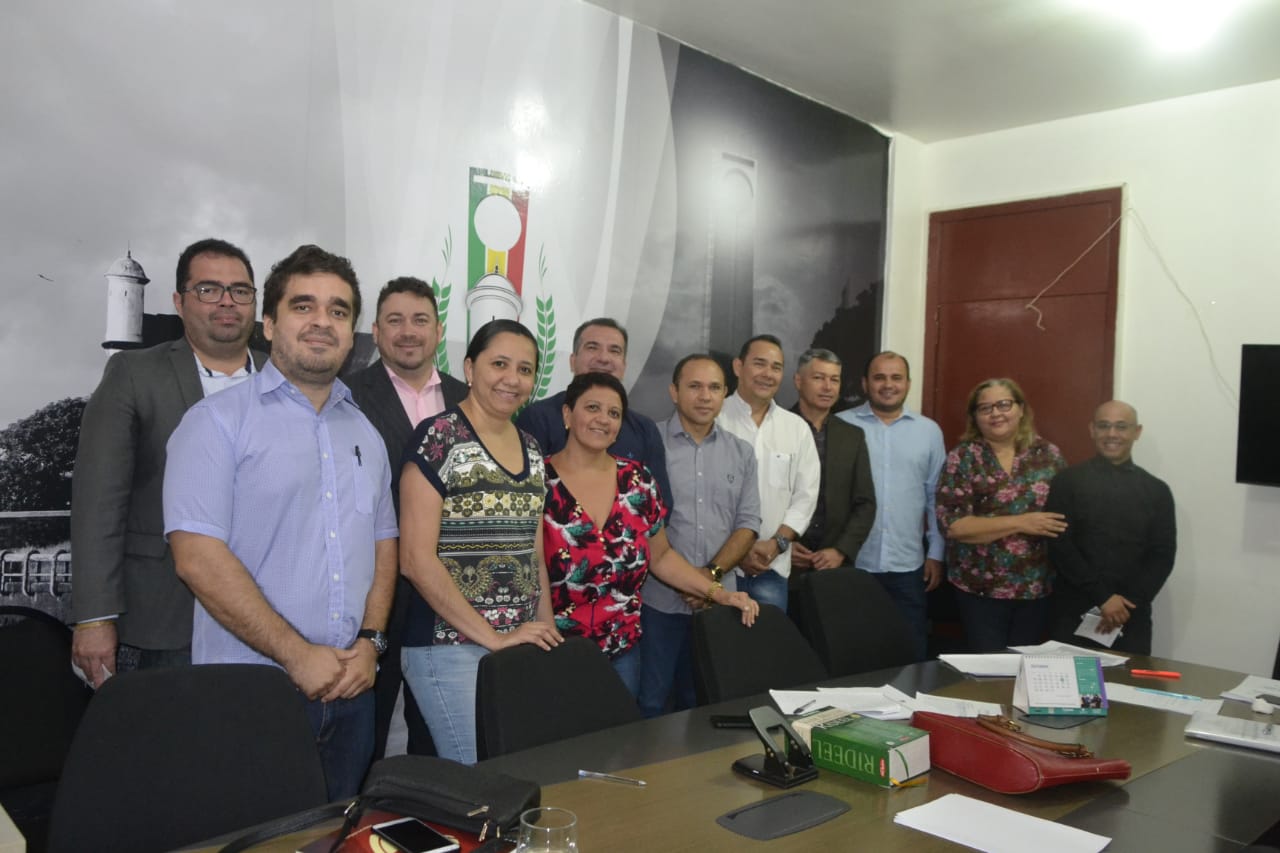 Vereadores se reúnem com promotor de justiça para debater o ensino municipal