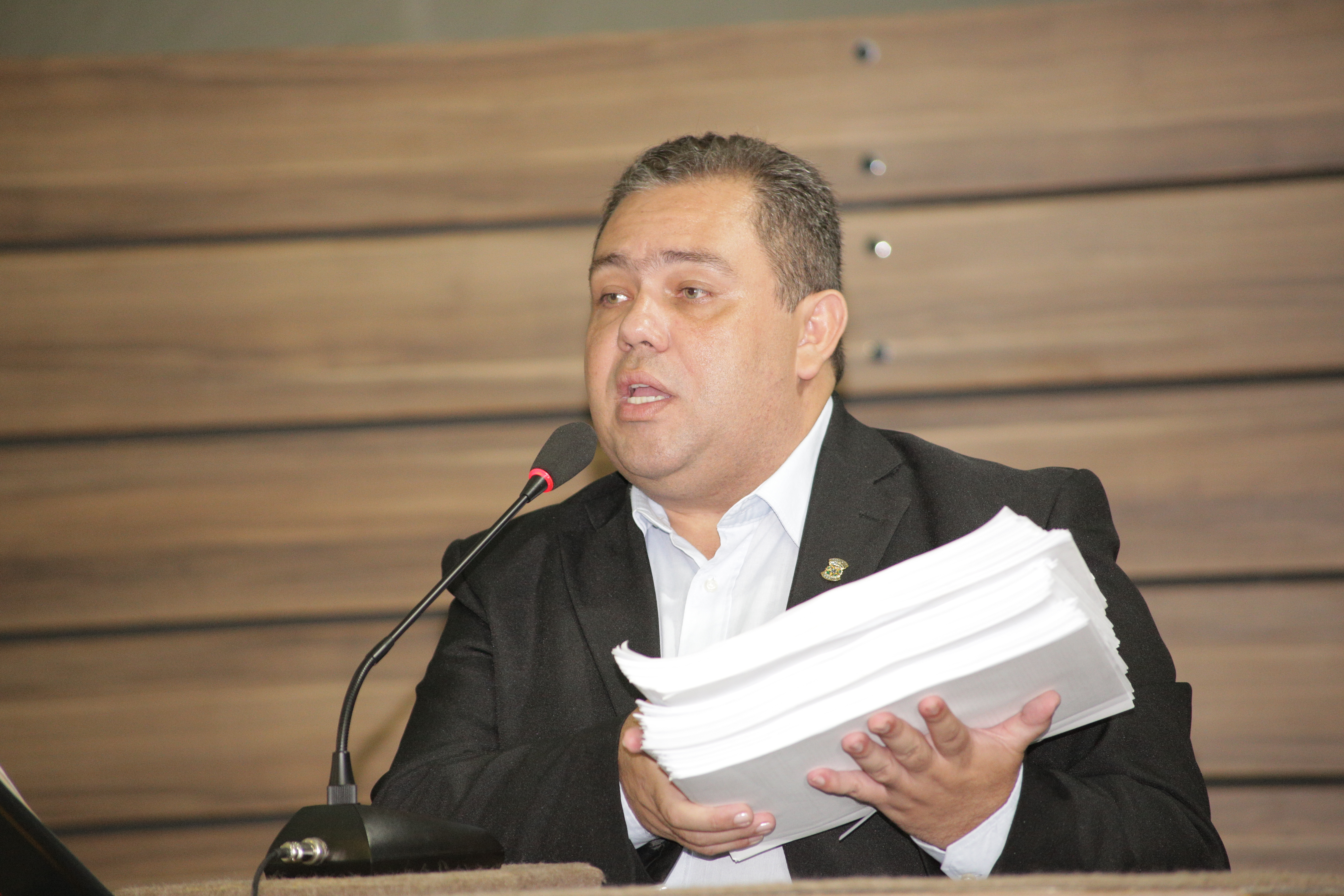 Washington Picanço questiona contrato feito pela Macapá Previdência. 